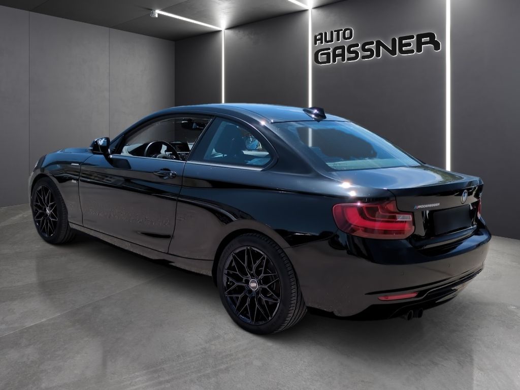 Fahrzeugabbildung BMW 220i Coupe Sport Line (8-fach)