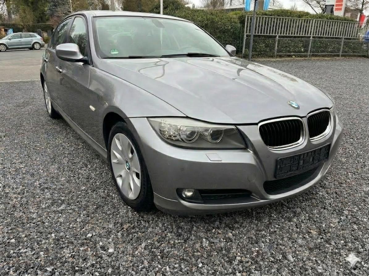 BMW 320i * LEDER * NAVI * XENON * AUT *