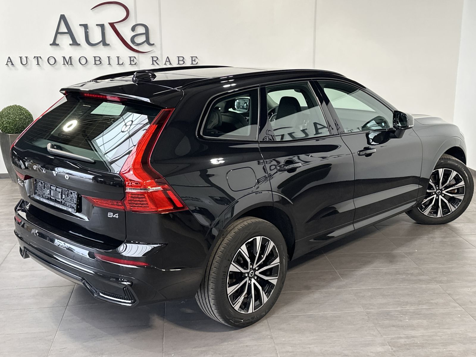 Fahrzeugabbildung Volvo XC60 B4 AWD Plus Dark NAV+LED+ACC+AHK+PANO+VCOCK