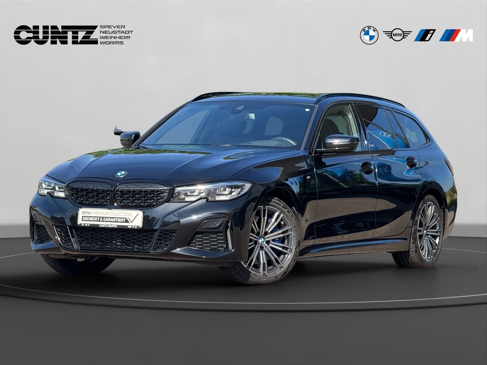 BMW M340i xDrive Touring Panorama Anhängerk. Driving
