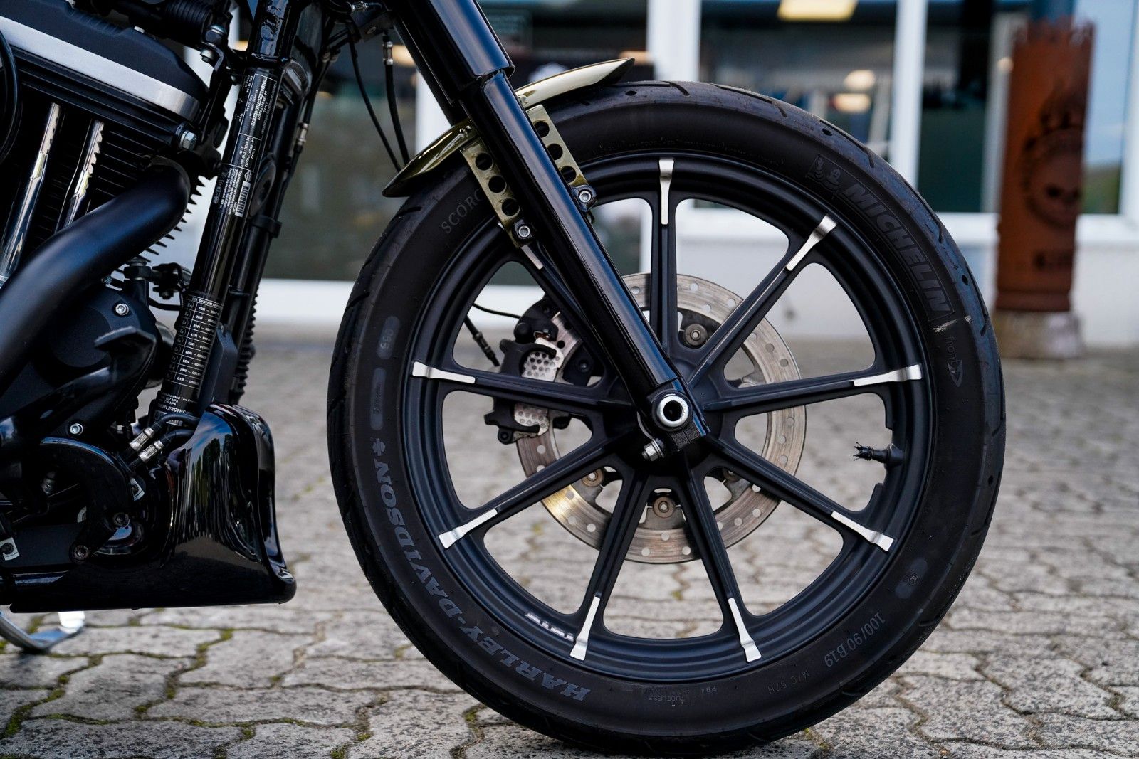 Fahrzeugabbildung Harley-Davidson SPORTSTER XL883N IRON - Jekill - Kurzes Heck -