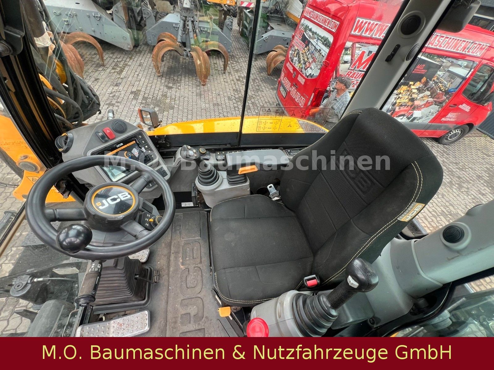 Fahrzeugabbildung JCB 110 W Hydradig / Holzgreifer / 2x Tieflöffel