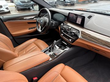 BMW 530 D Touring xDrive Sport Line+LED+StHz+Virtual