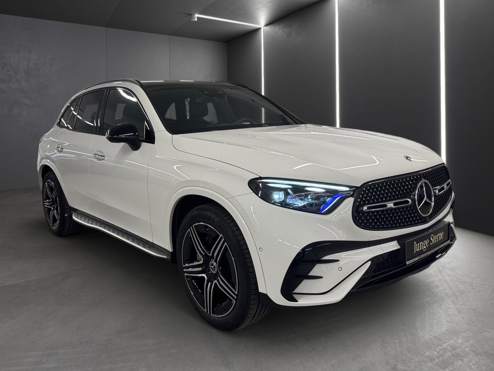 Fahrzeugabbildung Mercedes-Benz GLC 300 4M AMG Plus*Airmatic*STDHZG*Distro*AHK*