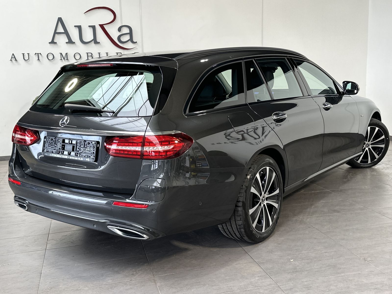 Fahrzeugabbildung Mercedes-Benz E 300de T 4M Avantgarde NAV+LED+AHK+WIDE+360°+PP