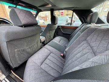 Mercedes E 220 - 9