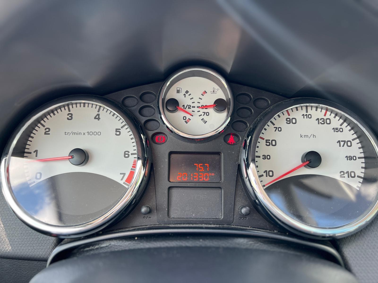 Peugeot 207 2011 — photo 13