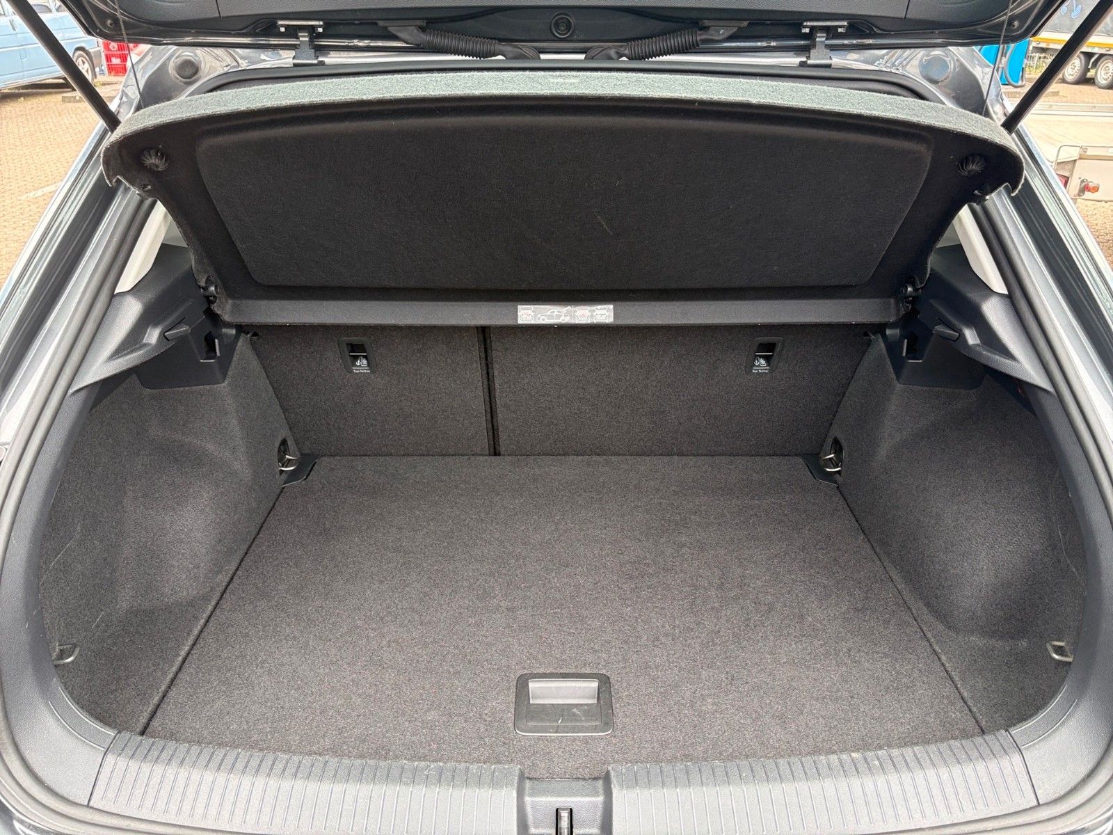 Fahrzeugabbildung Volkswagen T-Roc *Ganzjahresreifen*
