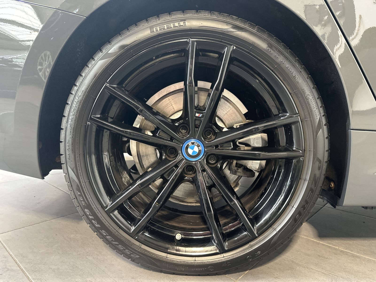 Fahrzeugabbildung BMW 330e Touring xDrive M-Sport NAV+LED+PANO+AHK+SHZ