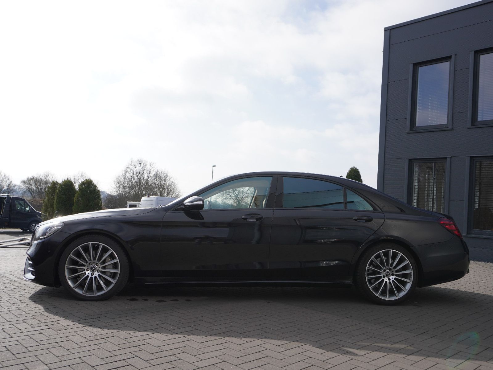 Fahrzeugabbildung Mercedes-Benz S 560 4Matic L AMG