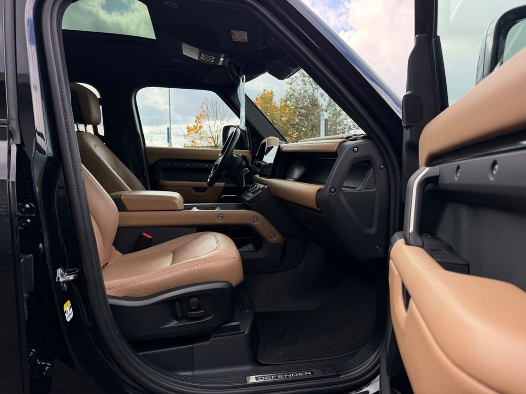 LAND-ROVER Defender 2024