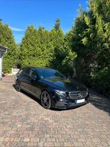 Mercedes-Benz E 220 d AMG Line, Panorama, AHK, Night-Paket - Mercedes-Benz E 220 von privat
