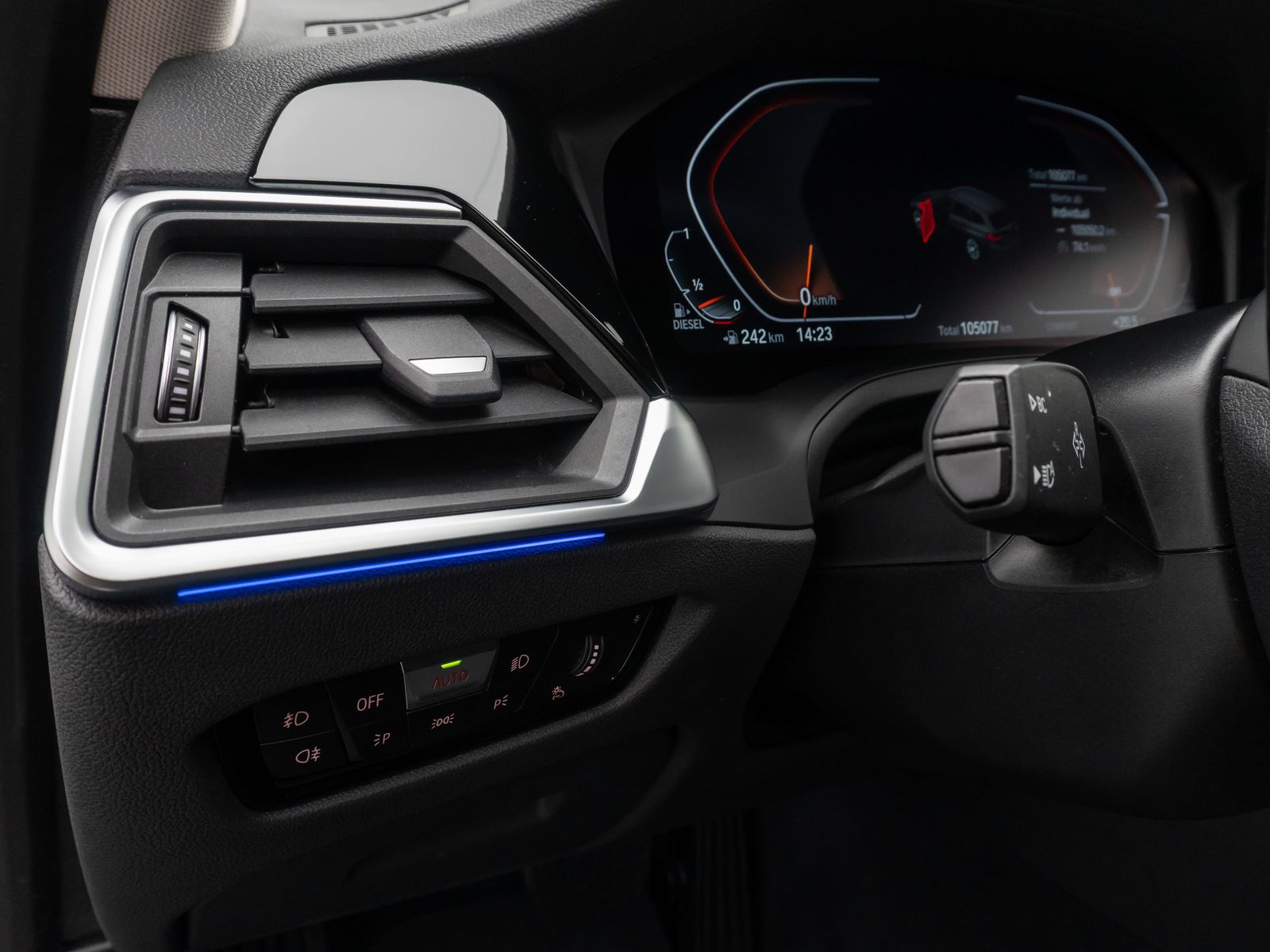 Fahrzeugabbildung BMW 330d xD Sport Line Laser DAB HUD AHK HiFi Komfor
