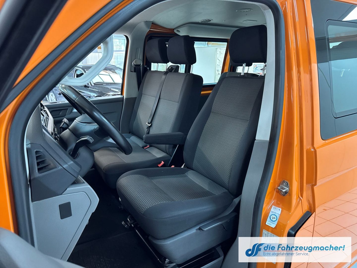Fahrzeugabbildung Volkswagen Transporter T6.1 Kombi lang FWD DAB Notbremsass