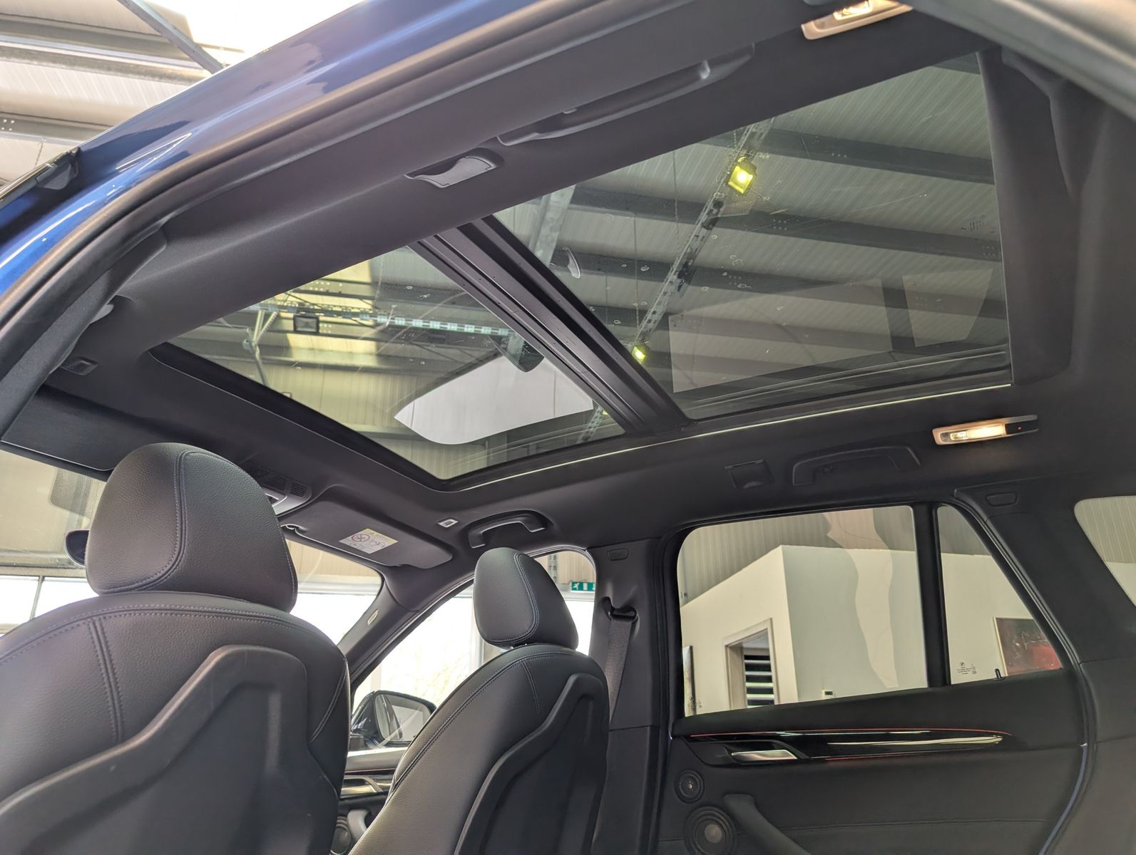 Fahrzeugabbildung BMW X1 20d xD M-Sport LED H&K Cam HUD Pano AHK 19"