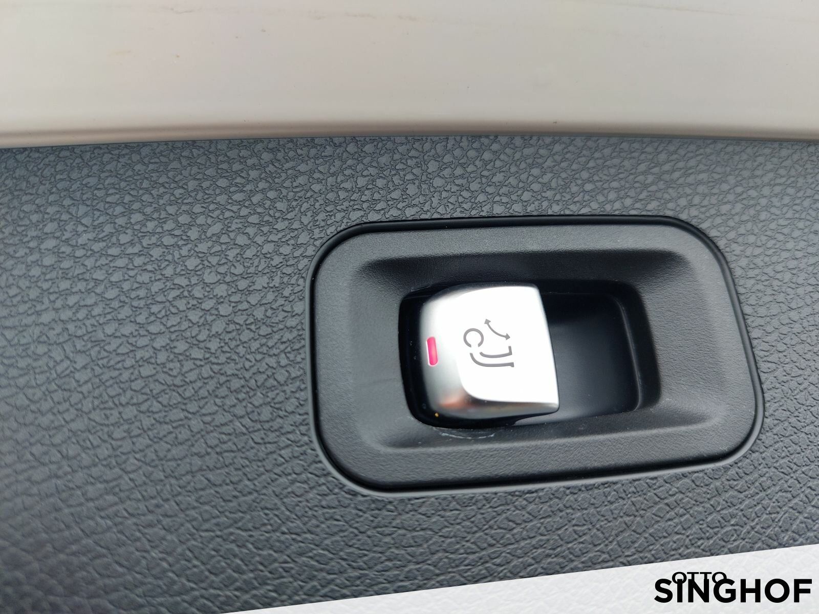 Fahrzeugabbildung Mercedes-Benz E 220 d T 4matic AMG Pano+AHK+Airmatic+dynam.LED