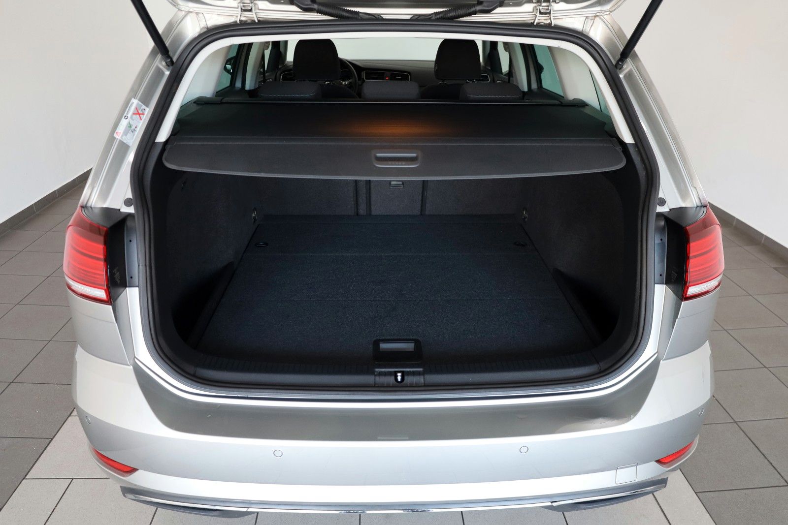 Fahrzeugabbildung Volkswagen Golf VII Variant IQ.DRIVE Navi,ACC,Kamera,SR+WR