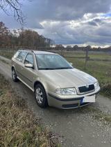 Skoda Octavia Combi 1.6 - - Skoda Octavia aus 2004: Kombi