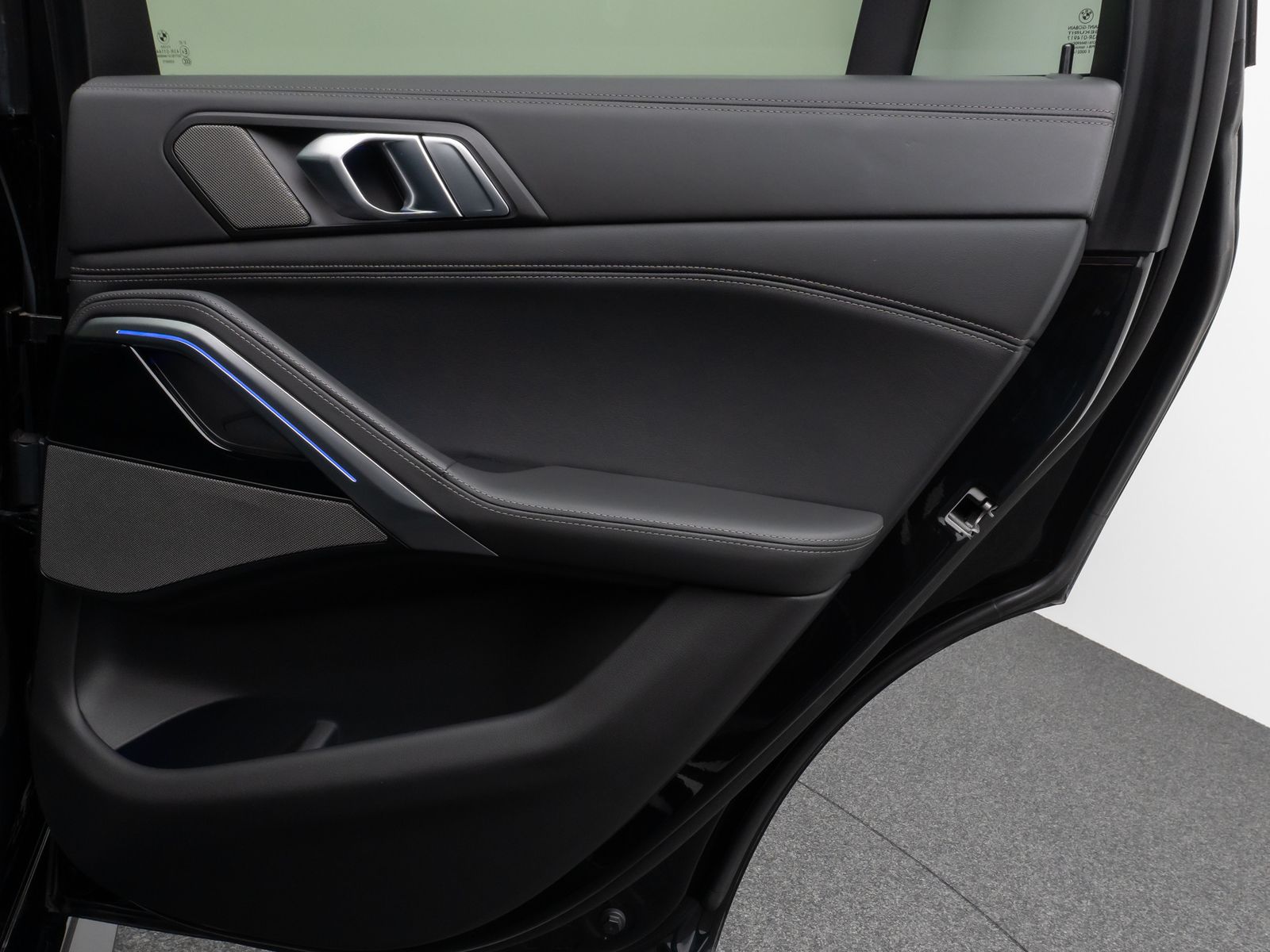 Fahrzeugabbildung BMW X6 xD40d M Sport Panorama 360°Laser HUD DAB H/K