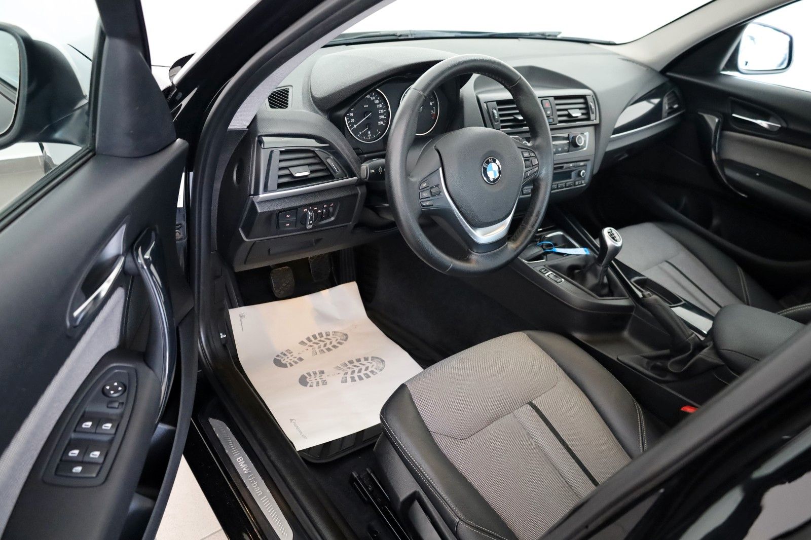 Fahrzeugabbildung BMW 116i Lim. 5-trg.  Urban Line SH,PDC,Allwetter