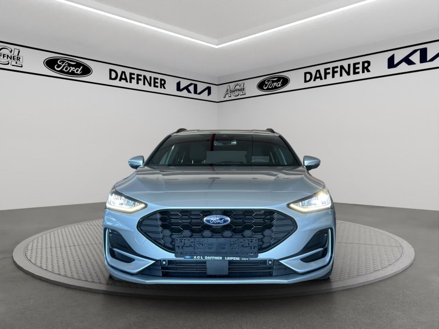 Fahrzeugabbildung Ford Focus Turnier ST-Line X AHK, WINTERPAKET