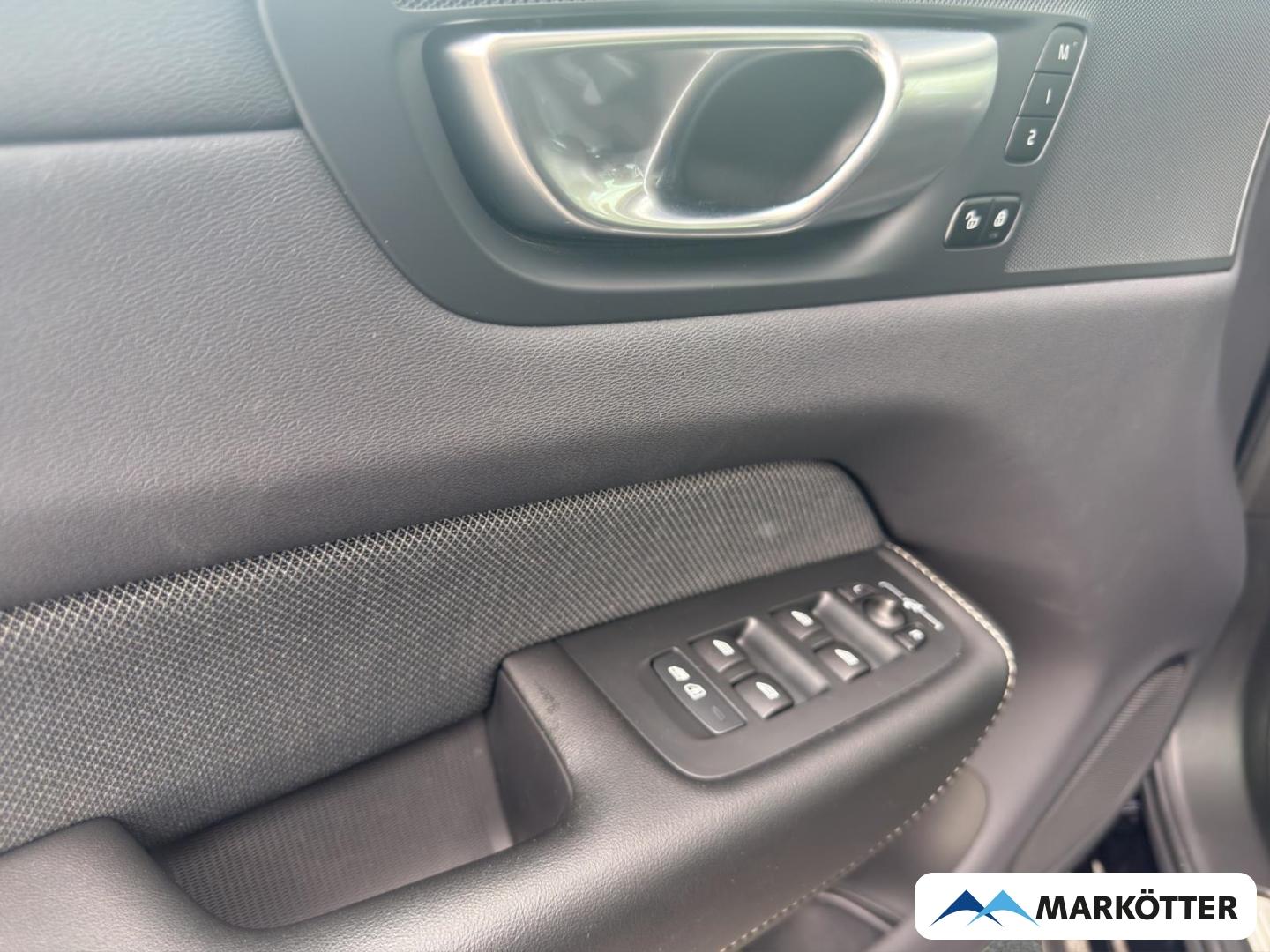 Volvo XC60 AUT.*PLUS DARK*2WD*PANO*LED*WINTERPAKET*E-S