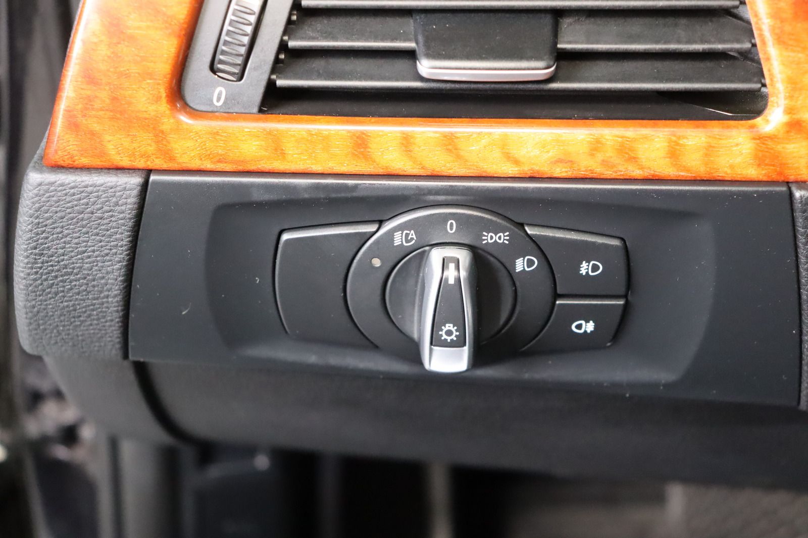 Fahrzeugabbildung BMW 320 i Touring M-Paket * Xenon * Leder * Sitzhzg.