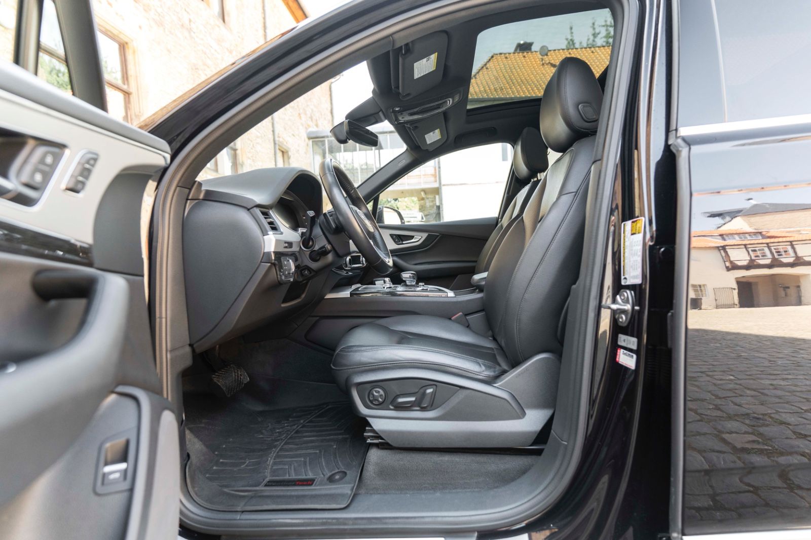 Fahrzeugabbildung Audi Q7 3.0 TFSI Quattro S-LINE LED 360° PANO 7SITZE