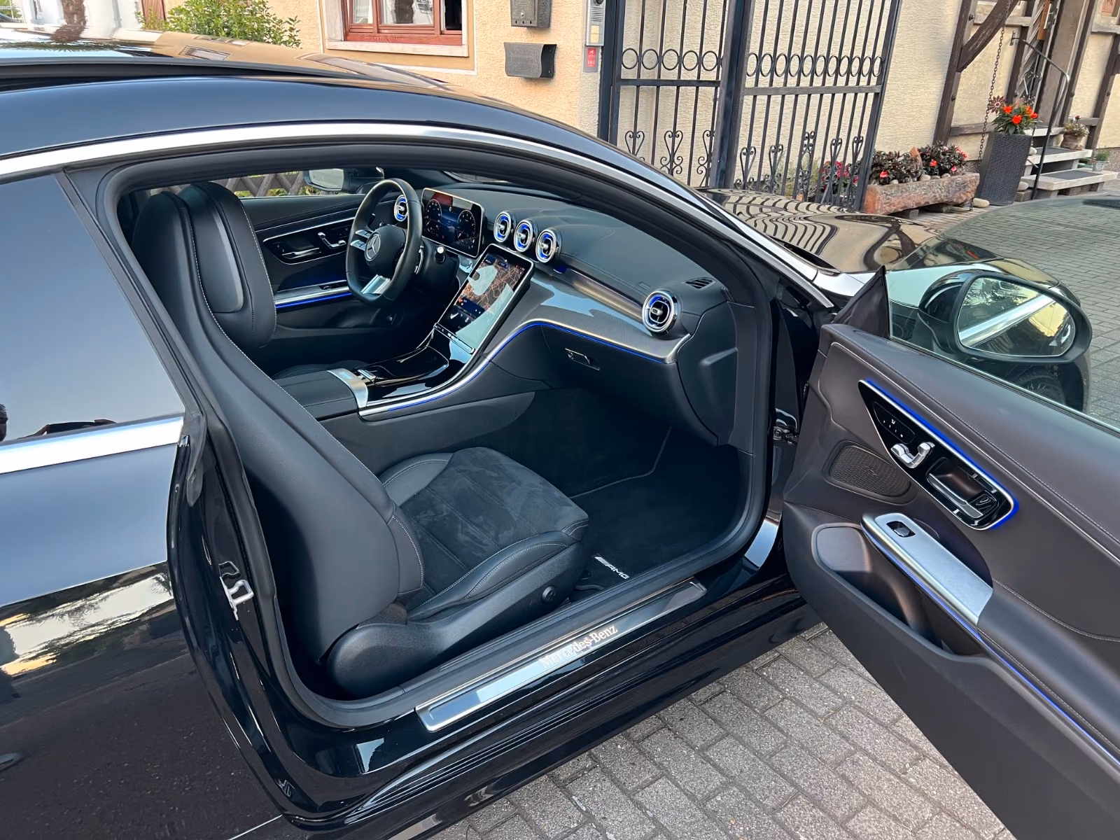 Mercedes-Benz CLE 200 COUPÉ AMG! PANO! MEMORY! TOTWINKEL! 19"!