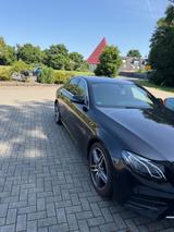 Mercedes-Benz E 220 d 4MATIC Autom. - - Mercedes-Benz E 220 in Düsseldorf