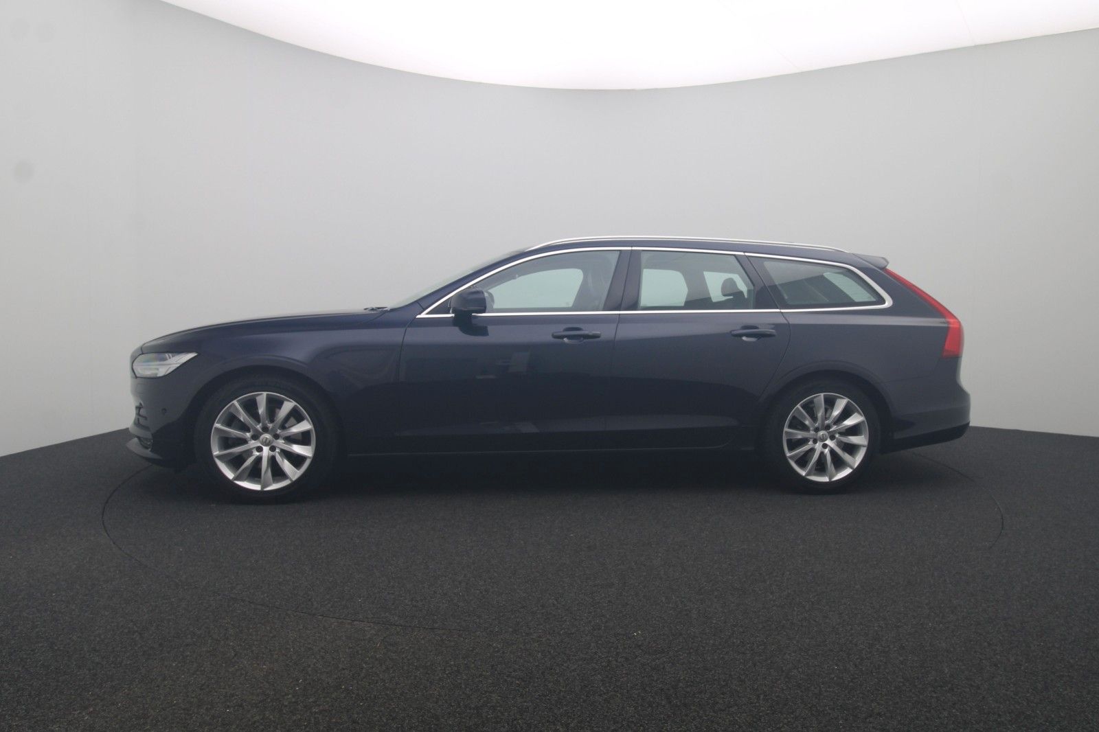 Fahrzeugabbildung Volvo V90 D4 2.0 Kombi Momentum ACC  LED KAMERA