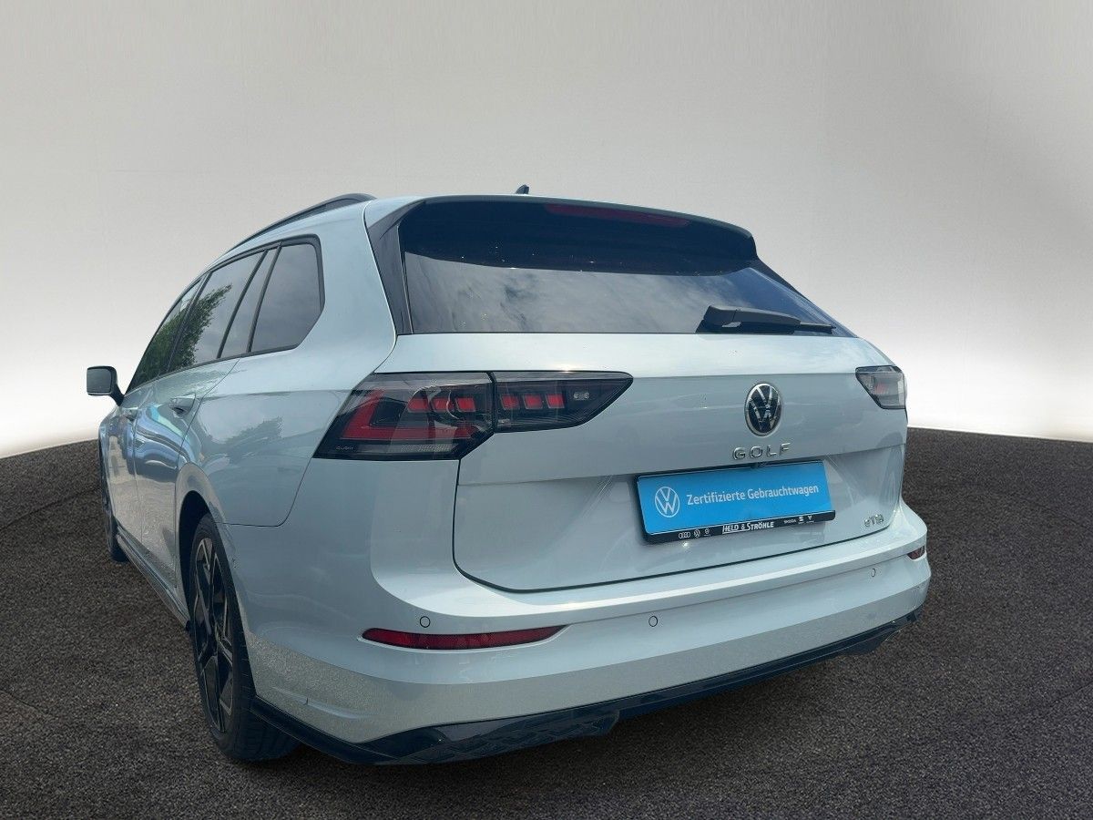 Volkswagen Golf Var. R-LINE 1.5 eTSI DSG PANO HuD KAM IQLED foto 3
