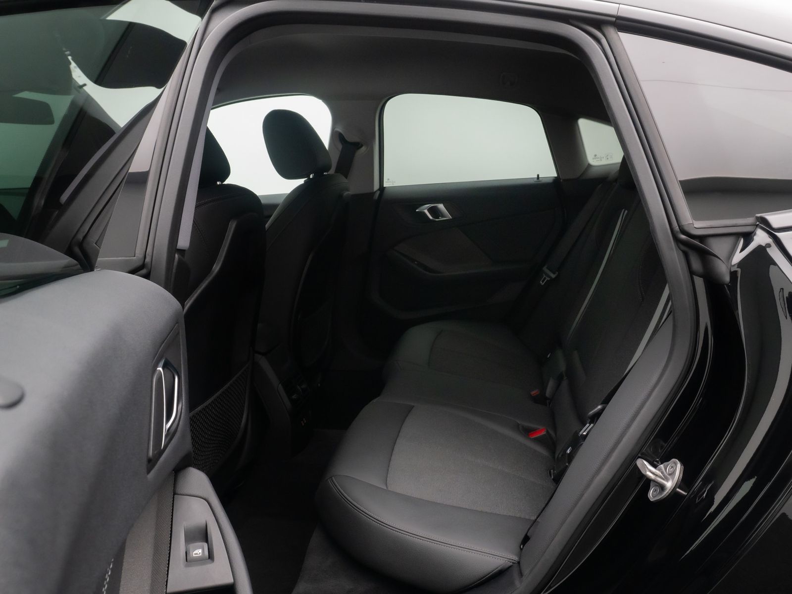Fahrzeugabbildung BMW 218 Gran Coup&eacute; HUD DAB H/K Komfort Sport Leder