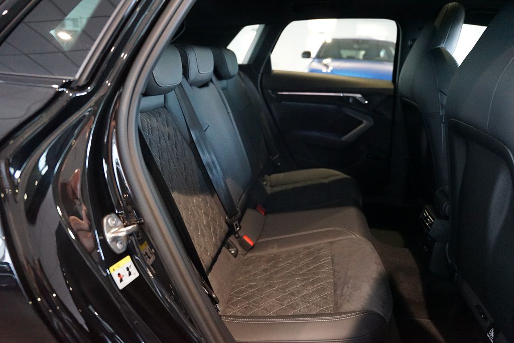 AUDI A3 Sportback 35 TFSI | 2x S line | Pano | Carbon AUDI A3 Sportback 35 TFSI | 2x S line | Pano | Carbon