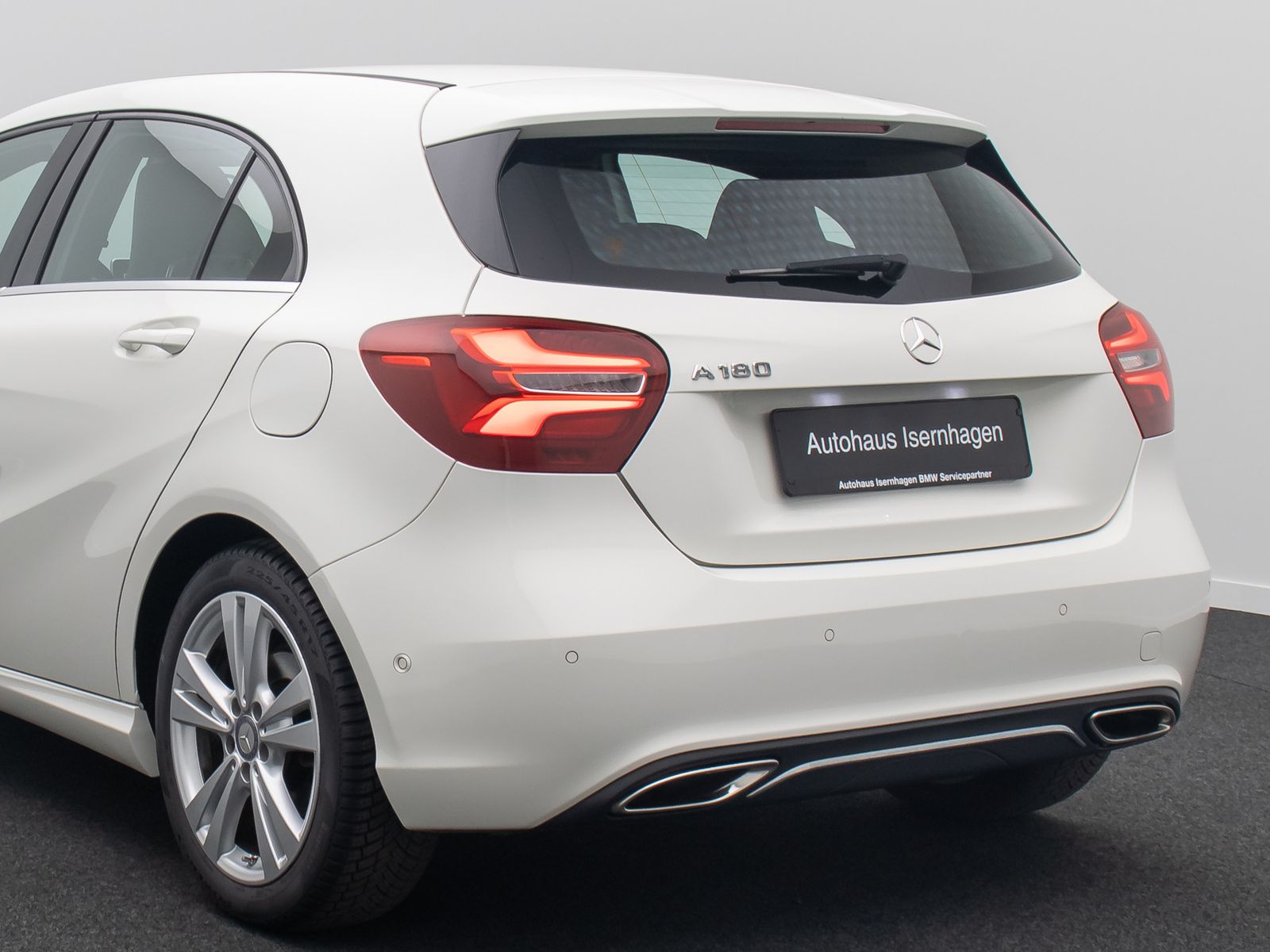 Fahrzeugabbildung Mercedes-Benz A180 BlueEfficiency Tempomat LED ParkAss NAVI