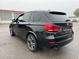 BMW X5 M50 M50d - guter Zustand - 2. Hand, Scheckh. - schwarze BMW X5 M50