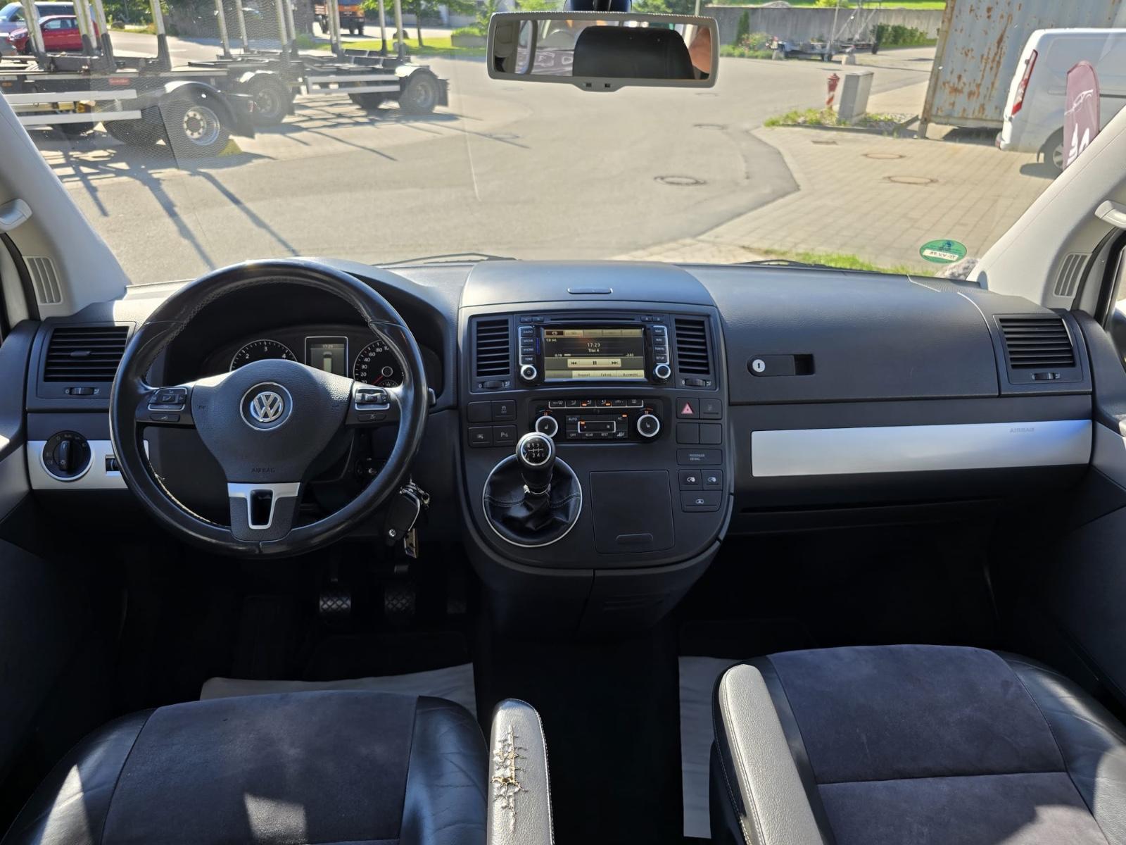 Volkswagen T5 Transporter Bus Multivan Edition 25