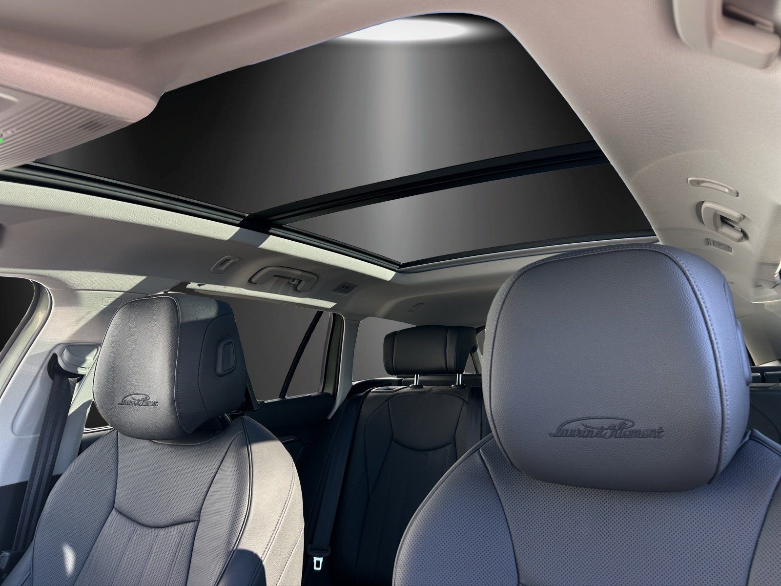 Fahrzeugabbildung SKODA Superb Combi 2.0 TDI L&K/ST-HZG/PANO-DA/AHK/360°