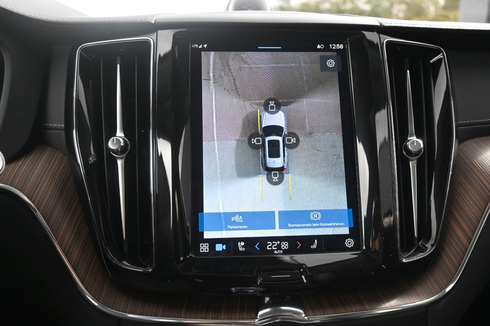 Fahrzeugabbildung Volvo XC60 T8 Ultimate Bright RC Plug-In B&W*LUFT*360°