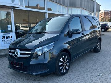 Mercedes V 220 - 3