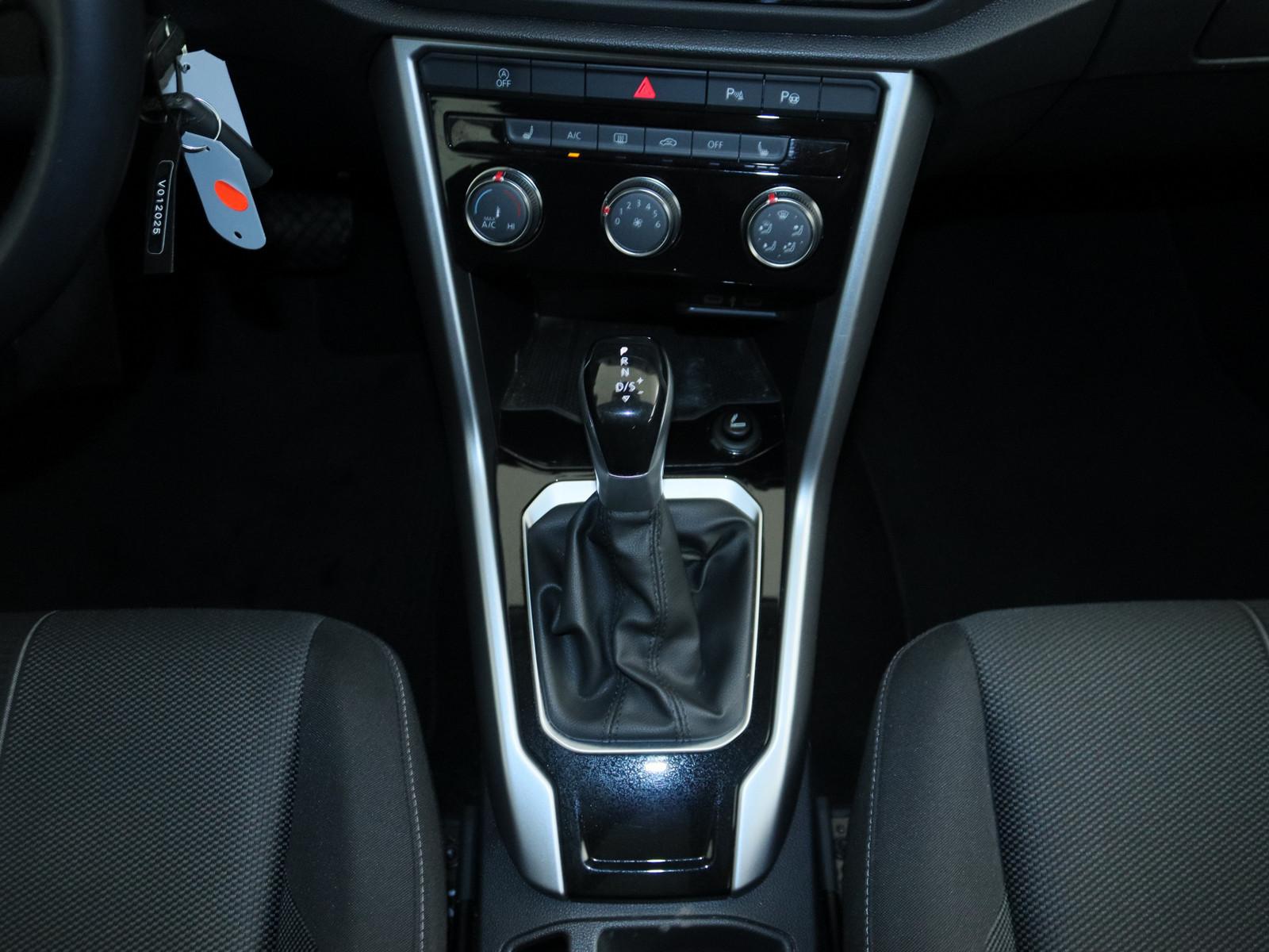 Volkswagen T-Roc 2.0 TDI Life AHK LED ACC NAVI SHZ PDC