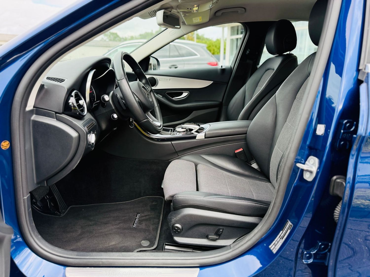 Fahrzeugabbildung Mercedes-Benz C 200 AVANTGARDE, Automatik, LED, Navi, PTS, SH