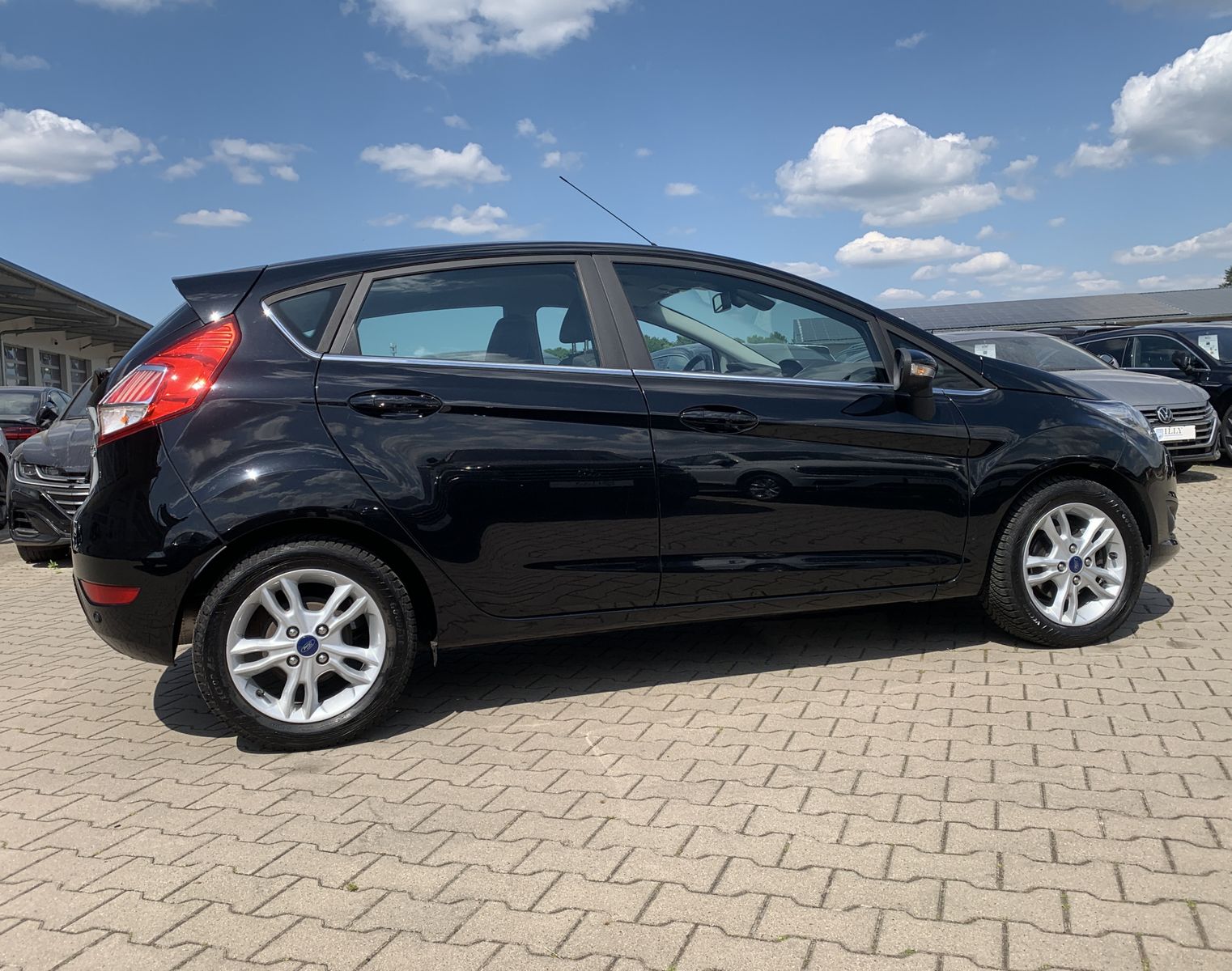 Fahrzeugabbildung Ford Fiesta 1.0 Titanium*AHK*Cam*SHZ*Navi*Klima*