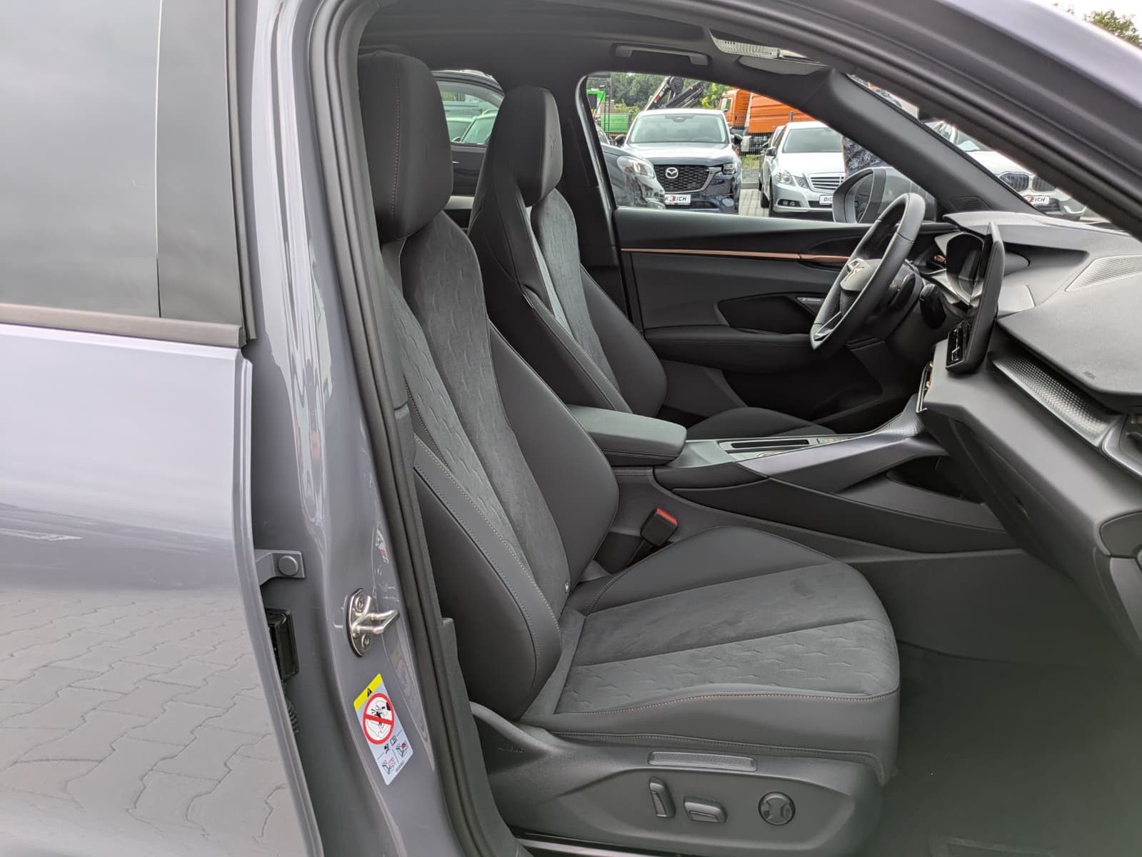 Fahrzeugabbildung CUPRA Terramar 2.0 TSI 4D VZ HUD*MATRIX*PANO*DCC*20"