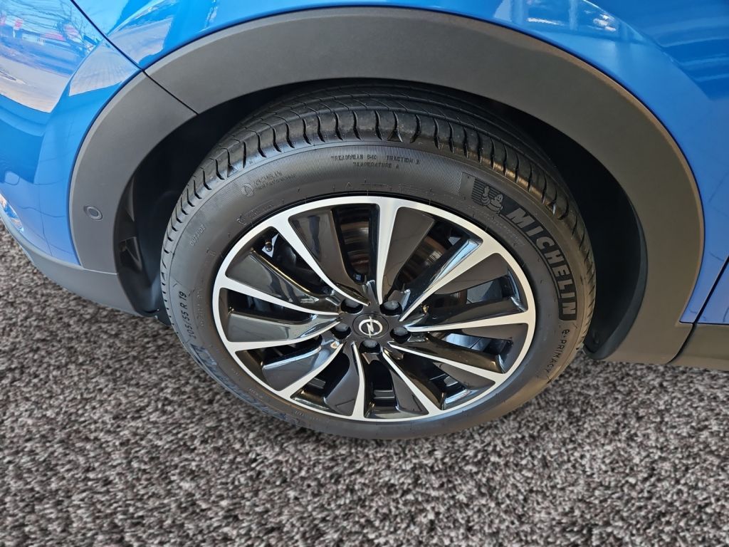 Fahrzeugabbildung Opel Grandland X Plug-in-Hybrid 1.6 DI 224 PS Ultimat