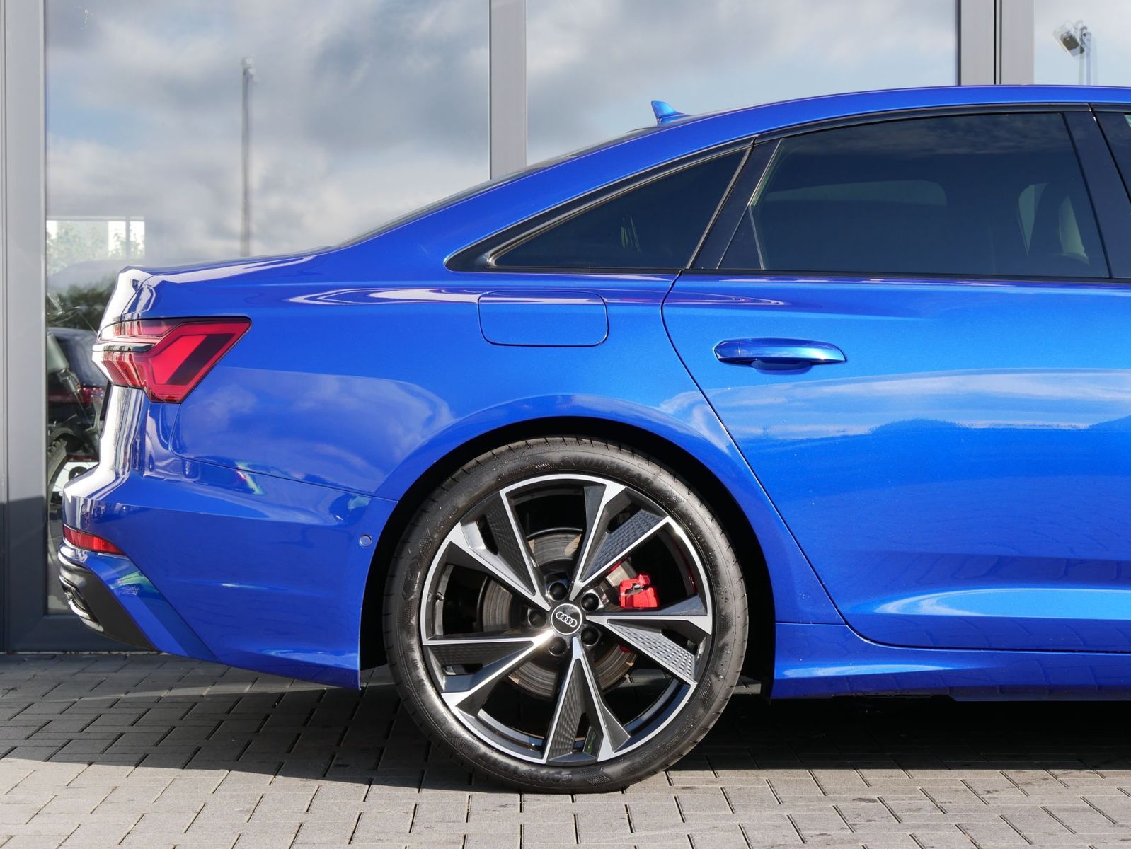 Fahrzeugabbildung Audi A6 55 TFSI e quattro sport MATRIX LED 21" B&O