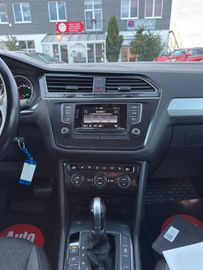 Volkswagen Tiguan - 12