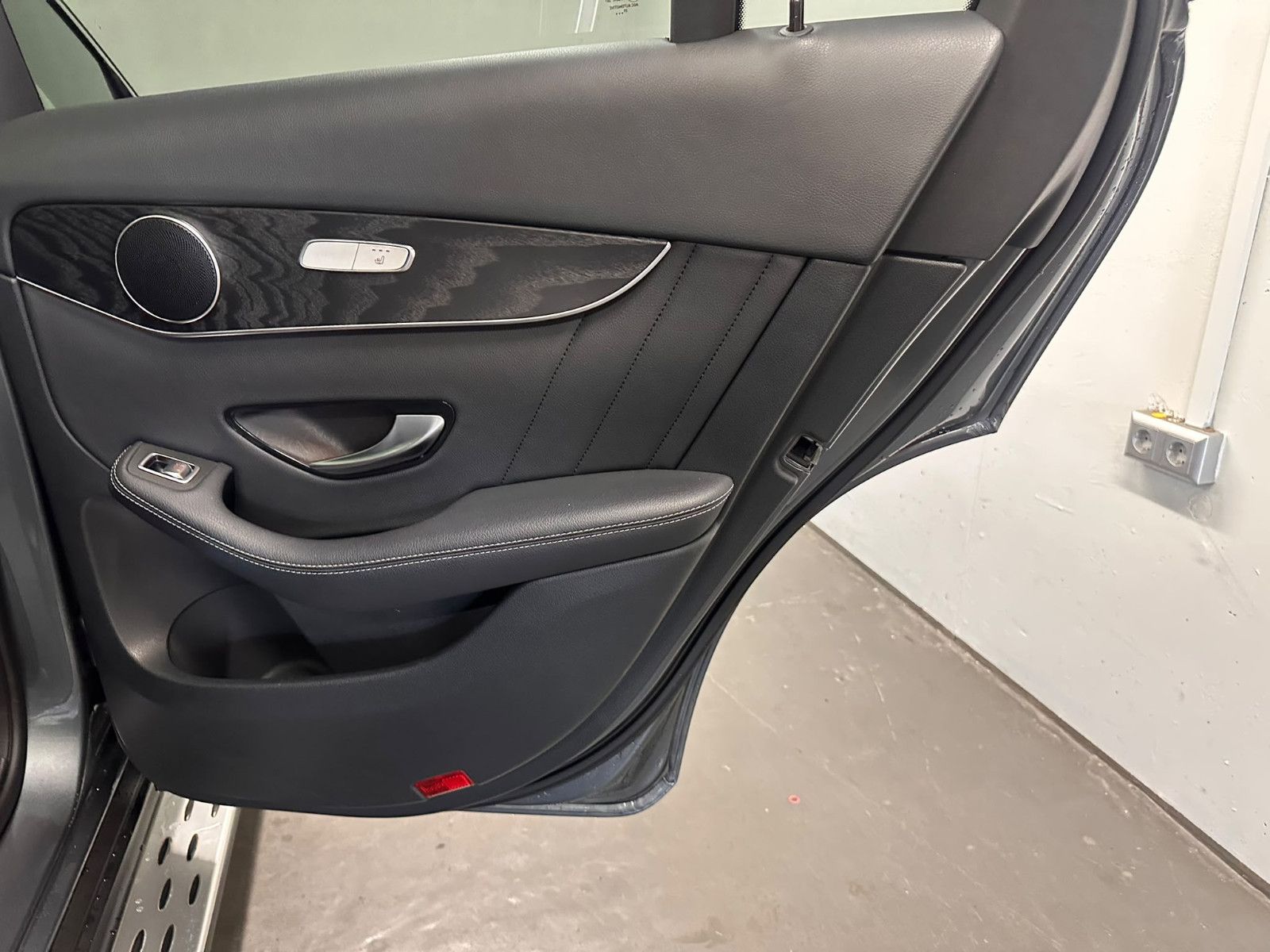 Fahrzeugabbildung Mercedes-Benz GLC 220 d 4MATIC AMG*PANO*360*HUD*AHK*DISTRO