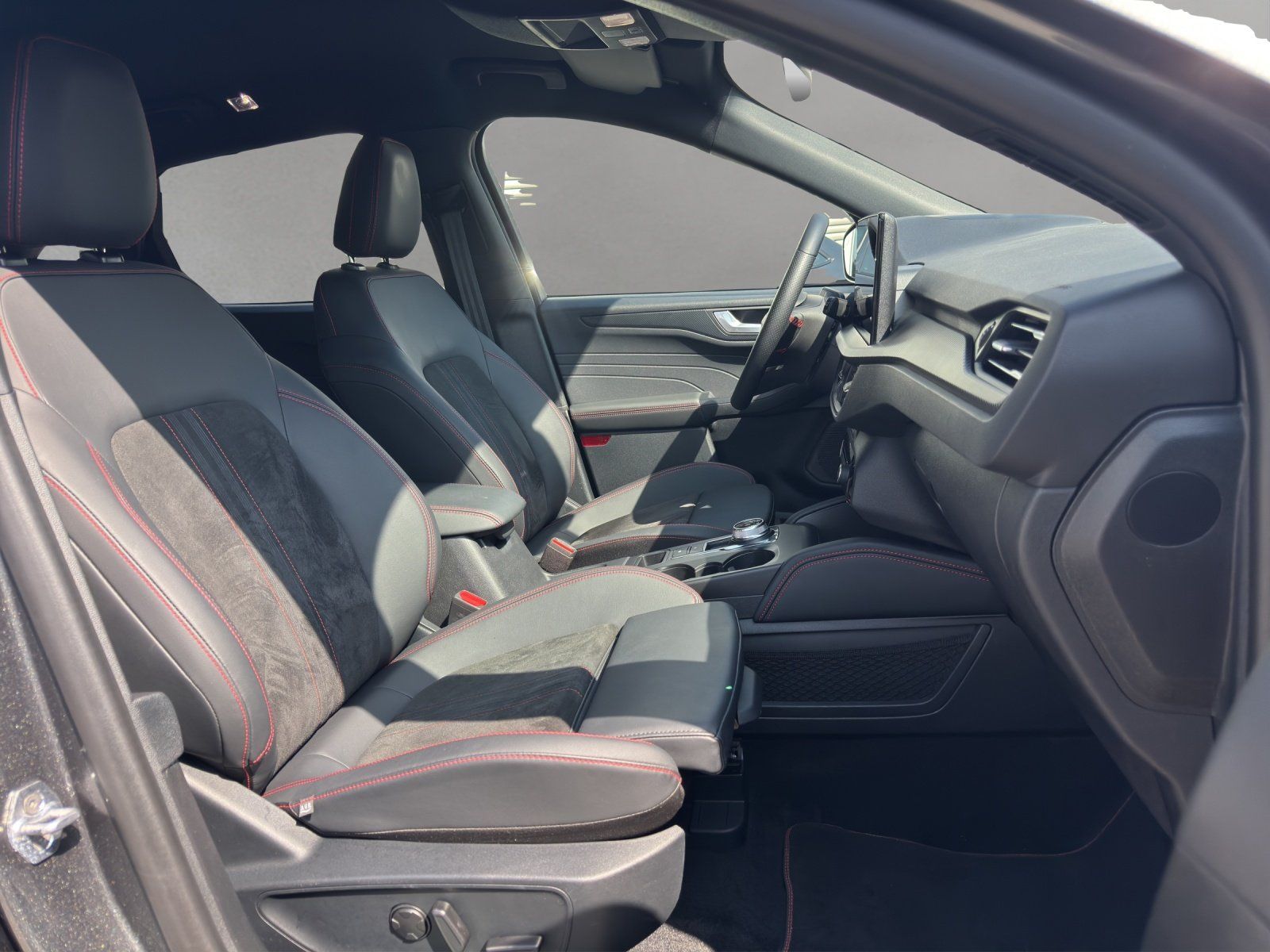 Fahrzeugabbildung Ford Kuga 2.5 FHEV ST-Line X Aut./AHK/ACC/KAMERA/NAVI