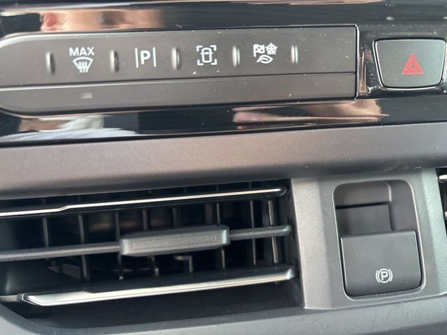 Fahrzeugabbildung Ford Tourneo Custom 2.0 320 L2 Nugget Titanium